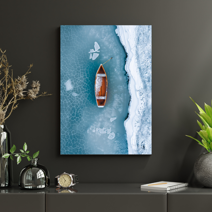 #146 Affiche Barque sur Glace – Poster minimaliste hivernal et apaisant