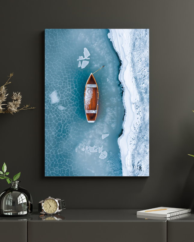 #146 Affiche Barque sur Glace – Poster minimaliste hivernal et apaisant