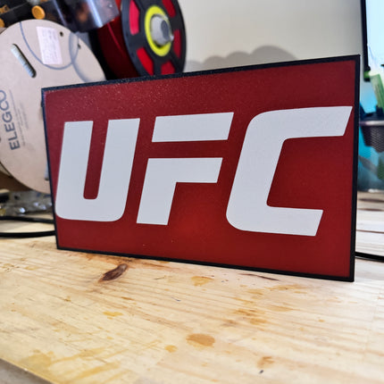 Lampe LED UFC fond noir
