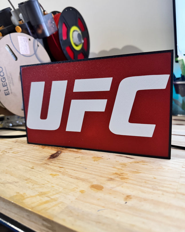 Lampe LED UFC fond noir
