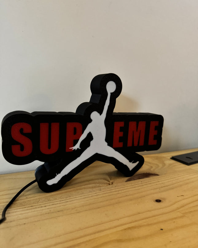 Lampe LED Supreme fond noir
