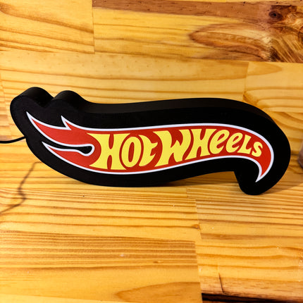 Lampe LED Hot Wheels fond noir
