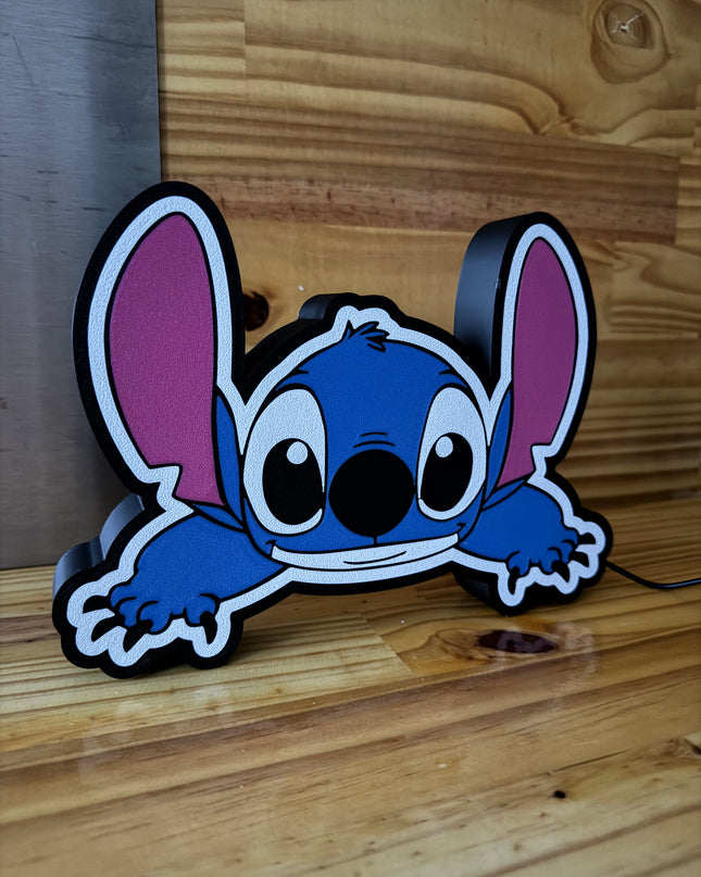 Lampe LED Stitch sur fond noir
