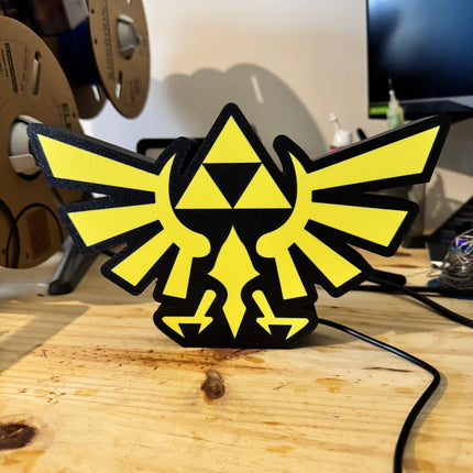 Lampe LED Zelda Triforce fond noir
