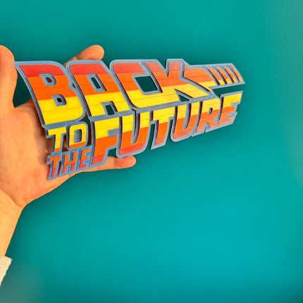Plaque 3D "Back to the Future", imprimée en 3D, design fidèle au logo original.


