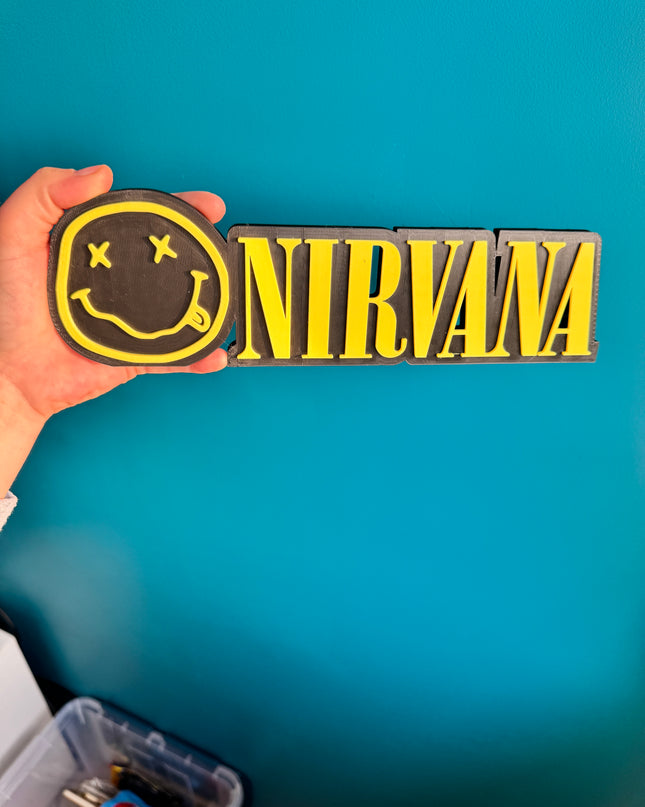 Logo smiley Nirvana imprimé en 3D pour décoration intérieure.


