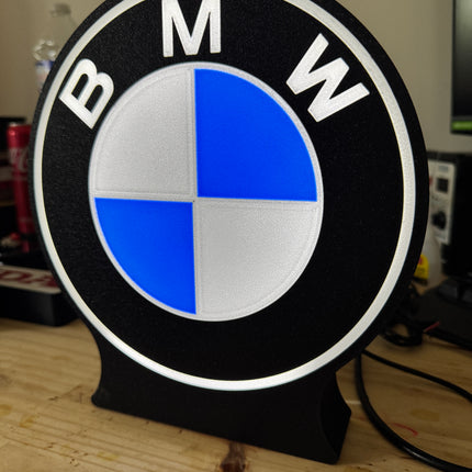 décoration murale inspirée des voitures BMW
