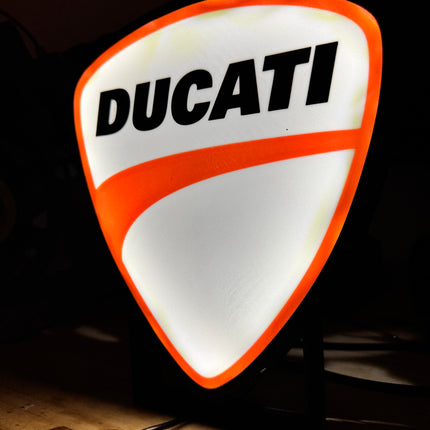 Logo Ducati texte noir bordé rouge
