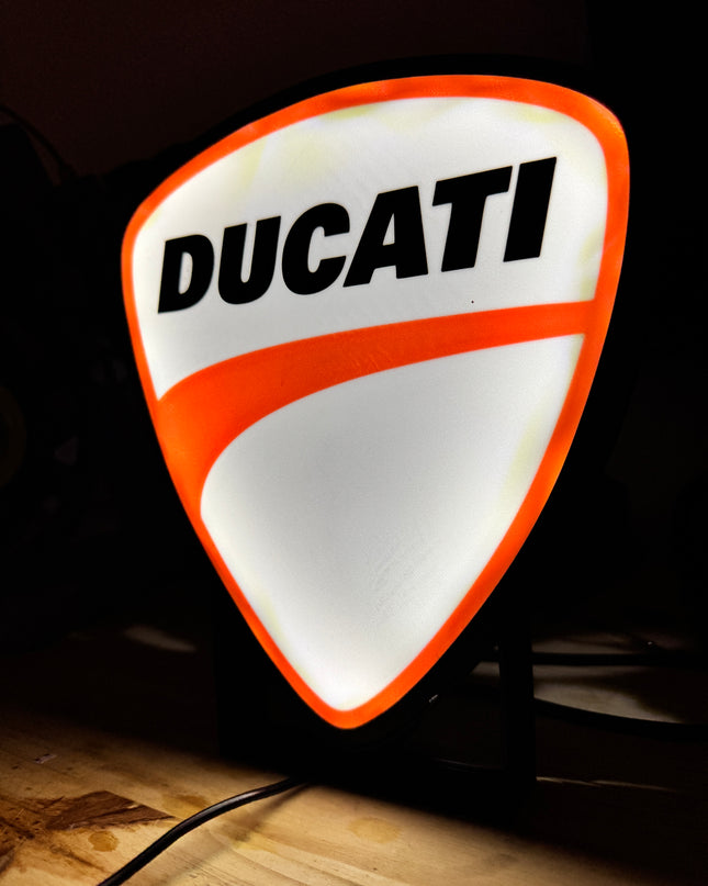 Logo Ducati texte noir bordé rouge
