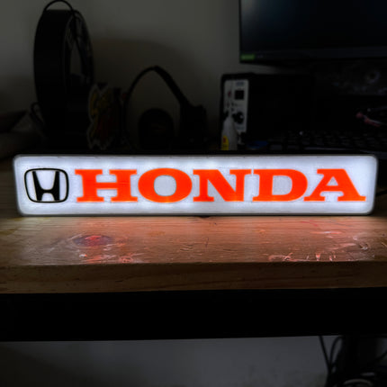 logo Honda en relief avec effet lumineux
