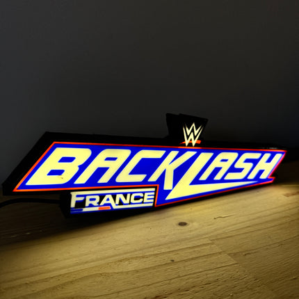 Lampe WWE Backlash France - Édition Limitée | LED USB | Design Bleu Blanc Rouge