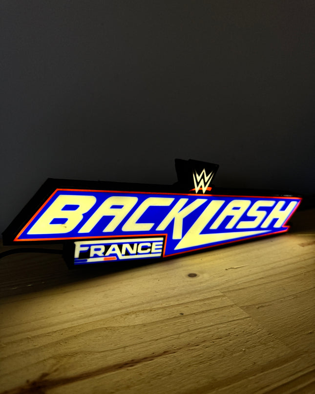 Lampe WWE Backlash France - Édition Limitée | LED USB | Design Bleu Blanc Rouge