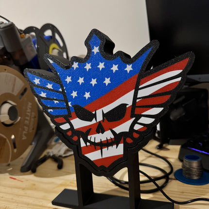 Lampe Cody Rhodes sur Pied - Lightbox 3D LED | Design Noir, Bleu, Blanc & Rouge | USB