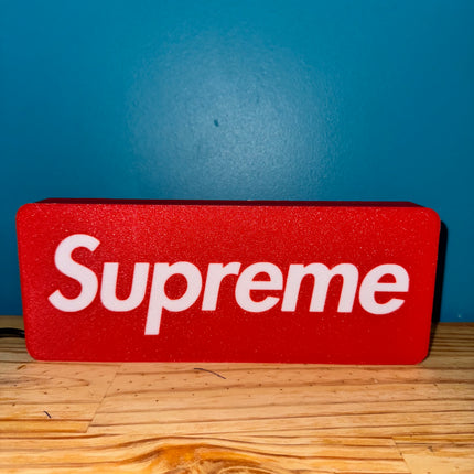 Lightbox 3D logo Supreme
