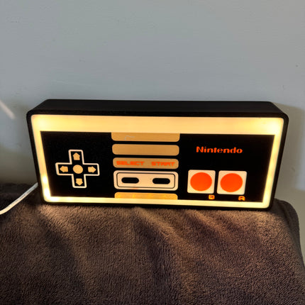 Lampe Manette NES - Lightbox 3D LED | Design Noir, Blanc, Rouge & Gris | USB