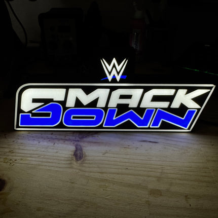 Lampe moderne SmackDown, parfaite pour fans de la WWE actuelle.