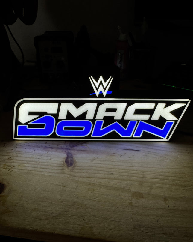 Lampe moderne SmackDown, parfaite pour fans de la WWE actuelle.