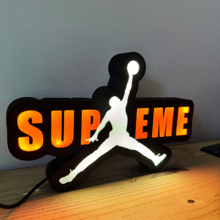 Silhouette blanche de basketteur LED
