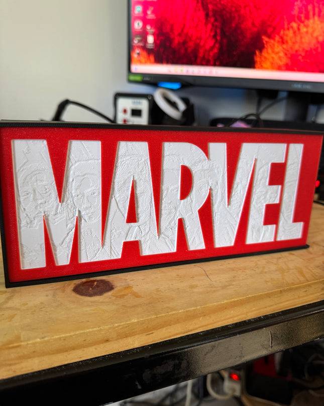 idée cadeau LED pour fan de Marvel
