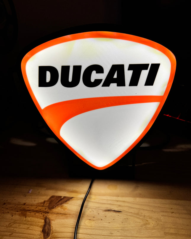 Lampe racing avec contours rouges
