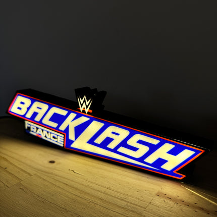 Lampe WWE Backlash France - Édition Limitée | LED USB | Design Bleu Blanc Rouge