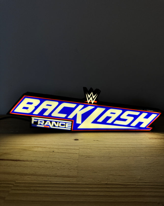 Lampe WWE Backlash France - Édition Limitée | LED USB | Design Bleu Blanc Rouge