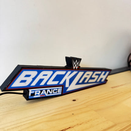 Lampe WWE Backlash France - Édition Limitée | LED USB | Design Bleu Blanc Rouge