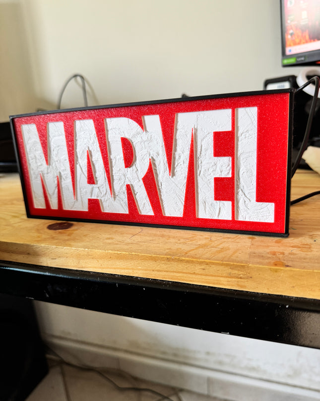 lampe 3D Marvel avec effet de profondeur
