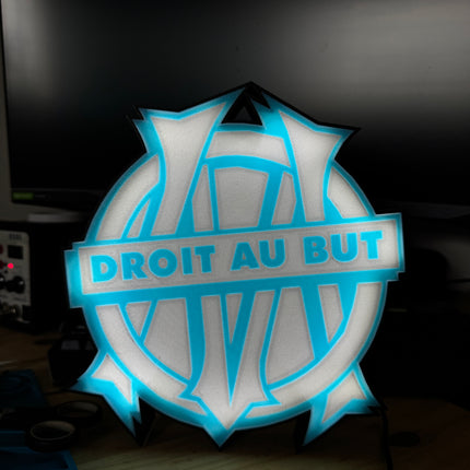 logo de l’Olympique de Marseille en 3D lumineux
