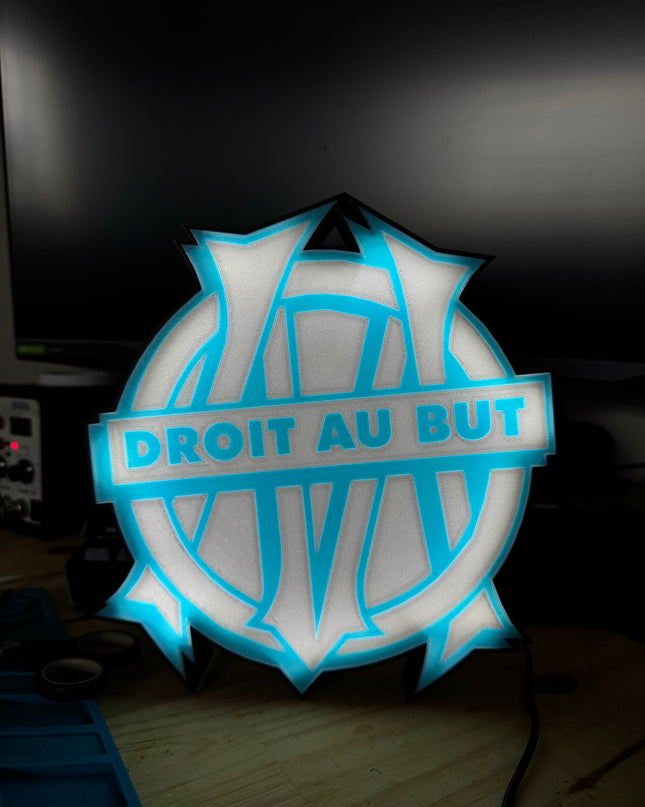 logo de l’Olympique de Marseille en 3D lumineux
