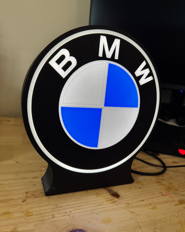 logo BMW illuminé en lumière 3D
