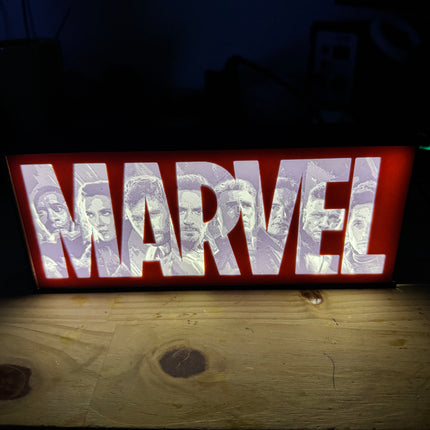 éclairage décoratif rouge style Marvel
