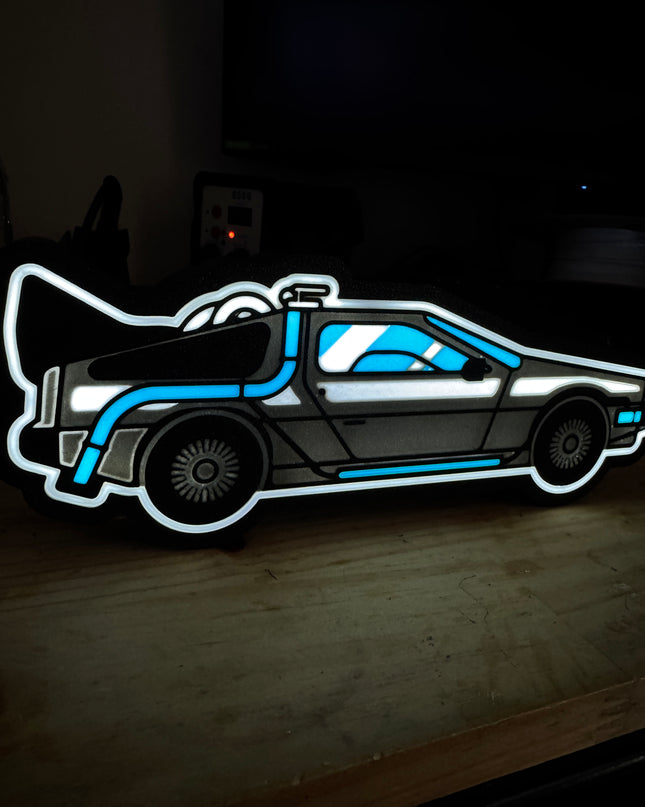 Lampe DeLorean fond noir rétro
