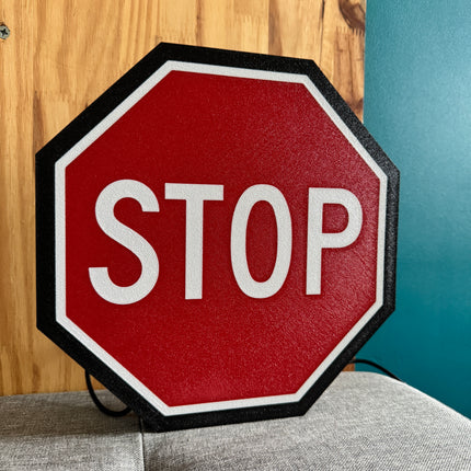 Design industriel panneau STOP lumineux
