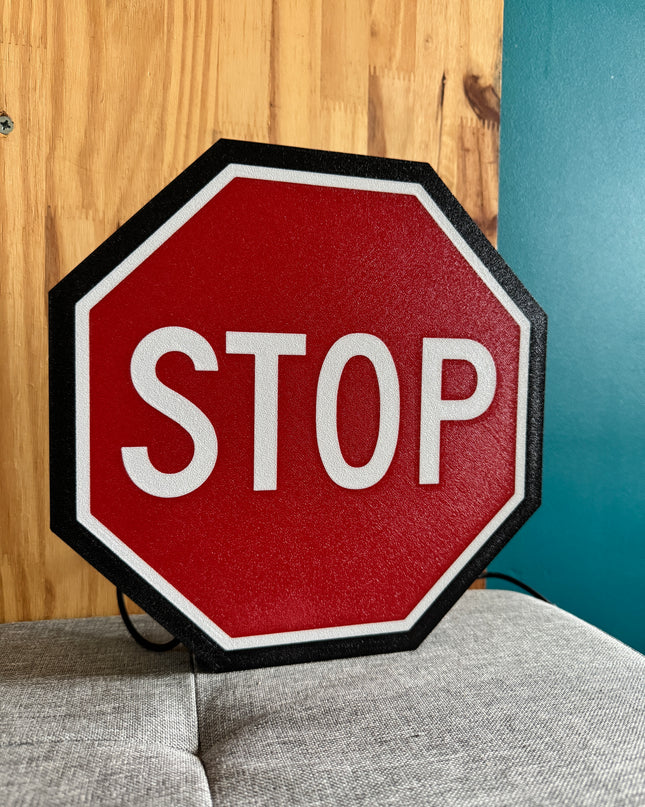 Design industriel panneau STOP lumineux

