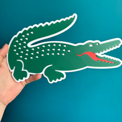 Décoration murale originale en forme de crocodile imprimé en 3D.

